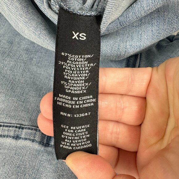 Altar'd State Women's Size XS Stretch Denim Shorts Romper Snap Front - Picture 2 of 10